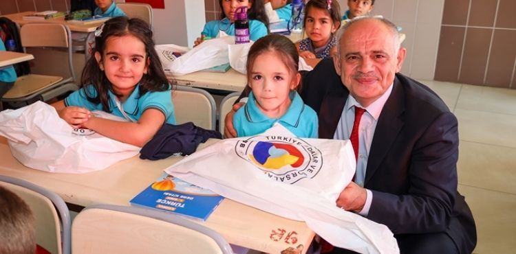 BAŞKAN ESAT ÖZTÜRK İLK DERS ZİLİNİ ÇALDI