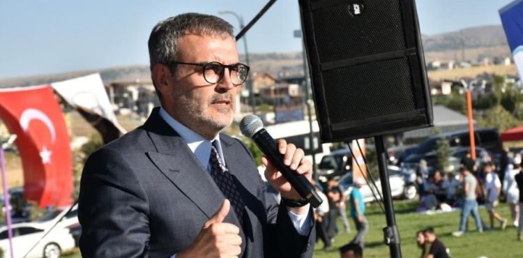 Ünal, “İzmir'de Büyükşehir belediye başkanının kurtuluş gününde düşmanca hareket içerisinde olan Yunan'a haddini bil demesini beklerdik”