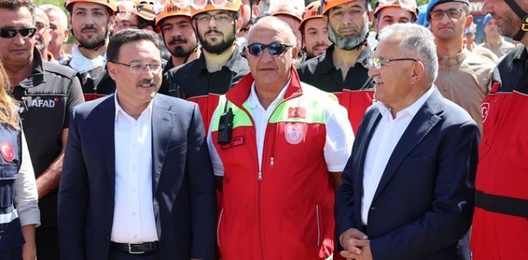 BAŞKAN BÜYÜKKILIÇ, VALİ ÇİÇEK İLE BİRLİKTE ‘AFAD’ TATBİKATINI İZLEDİ, BAKAN SOYLU TATBİKATI TELEFONDA ANLATTI
