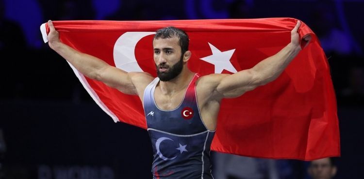 Burhan Akbudak'tan Dünya Şampiyonası'nda altın madalya