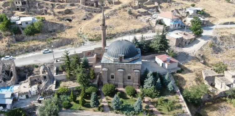 3 asırlık cami, yıllara meydan okuyor