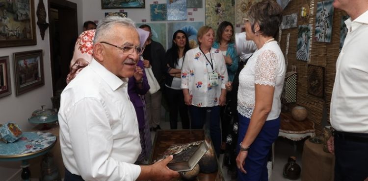 BÜYÜKŞEHİR’İN ERCİYES KADAR GÖRKEMLİ SERGİSİNE YOĞUN İLGİ