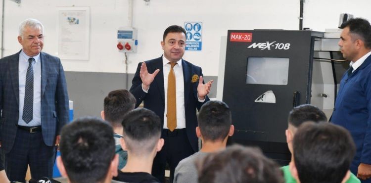 KAYSERİ OSB BAŞKANI YALÇIN TEKNİK KOLEJ’DE DENETİM YAPTI, ÖĞRENCİLERE NASİHATTE BULUNDU