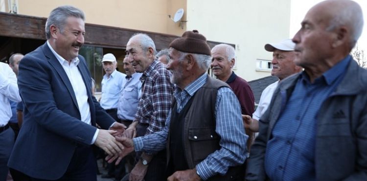 Başkan Dr. PALANCIOĞLU Kıranardı halkı ile sohbet ettik , eğlendik, ikramlarda bulunduk gönüllerde bütünleştik.