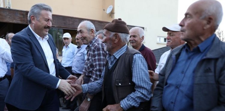 Bakan Dr. PALANCIOLU   Kranard  halk ile  sohbet ettik , elendik, ikramlarda bulunduk  gnllerde btnletik. 