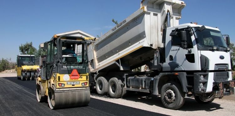 TALAS’TA ASFALT ÇALIŞMALARI HIZ KESMİYOR