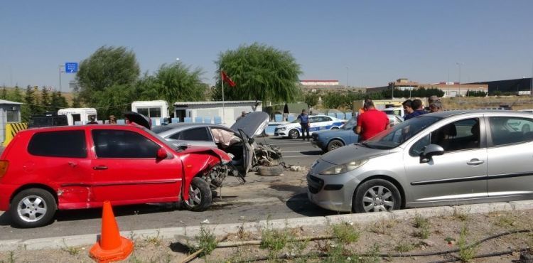 Kayseri'de 4 araçlı zincirleme kaza: 4 yaralı