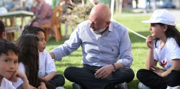 KOCASİNAN’IN ESTETİK GÖRÜNÜMLÜ PARKLARI GÖRSEL ŞÖLEN SUNUYOR