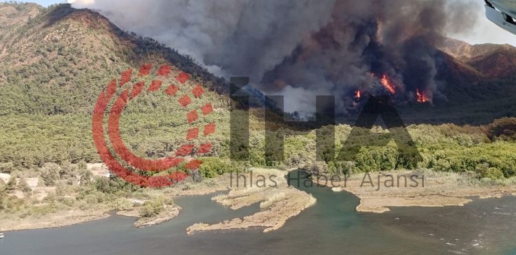 Marmaris'te orman yangnna havadan ve karadan mdahale balad