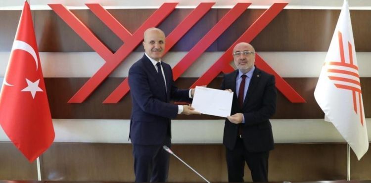 Rektör Prof. Dr. Kurtuluş Karamustafa, rektörlük mazbatasını aldı