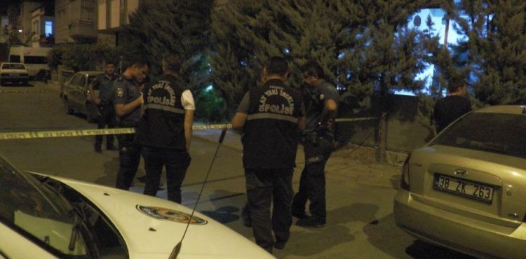 450 saatlik güvenlik kamerası kaydını incelediler, silahlı saldırganı enselediler