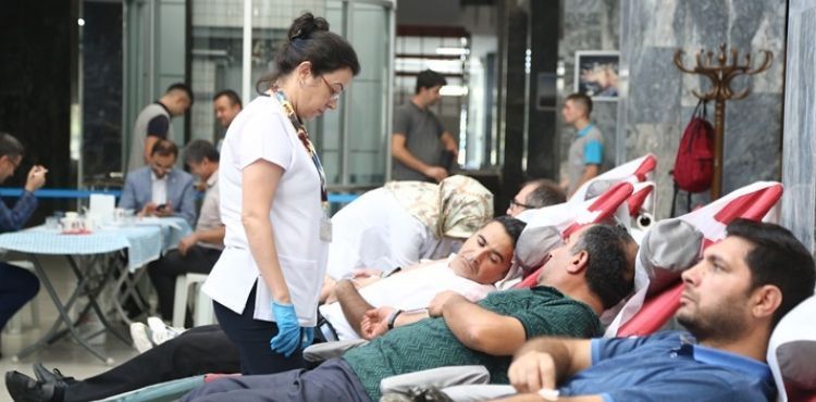 BÜYÜKŞEHİR PERSONELİNDEN KAN BAĞIŞI