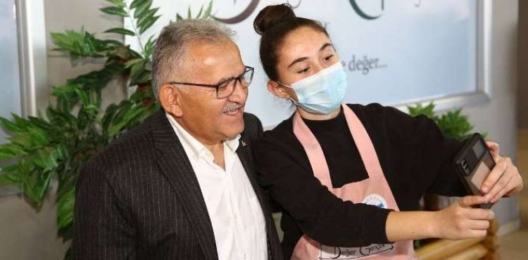 BÜYÜKŞEHİR’İN ‘DEĞER GENÇLİK’ PROJESİNDE YENİ DÖNEM KURS KAYITLARI SÜRÜYOR