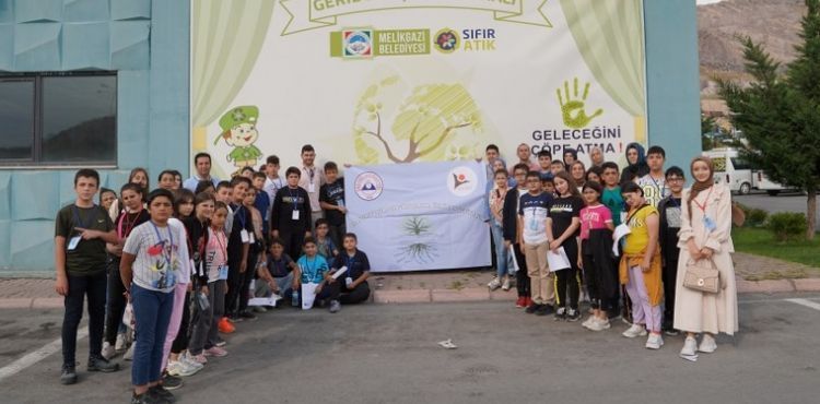 MELİKGAZİ, ÖĞRENCİLERİ SIFIR ATIK KONUSUNDA EĞİTMEYE DEVAM EDİYOR
