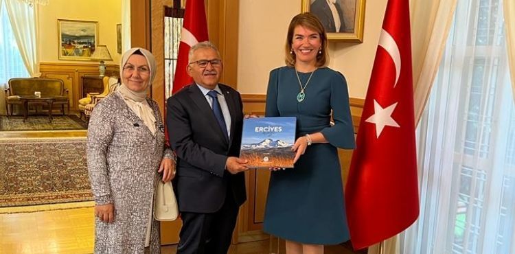 BÜYÜKKILIÇ BAŞKANLIĞINDAKİ KAYSERİ HEYETİ MACARİSTAN’DA