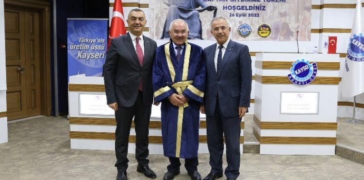 KAYSO'da Yılın Ahisi Mustafa Dener’e Kaftan Giydirildi
