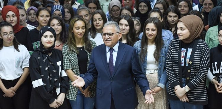 BÜYÜKKILIÇ’IN 10 BİN ÖĞRENCİYE 40 MİLYON TL’LİK ‘EĞİTİM’ DESTEĞİ 1 EKİM’DE BAŞLIYOR