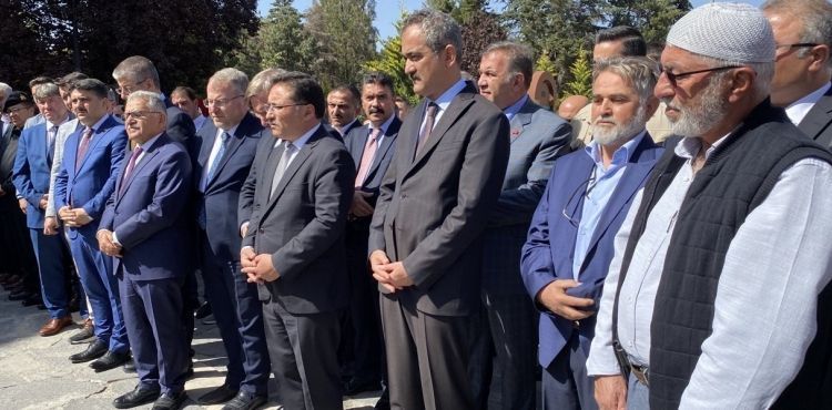 Bakan Özer, Kayseri’de cenaze namazına katıldı