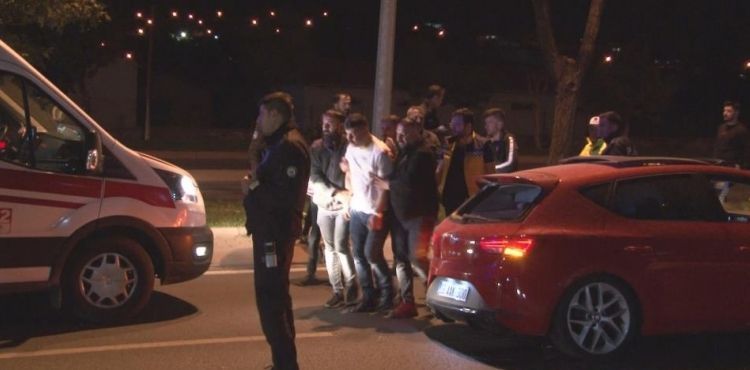 Trafikte kardeş kurşunu: Kardeşi tarafından otomobilin içerisinde vurulan şahıs yaralandı