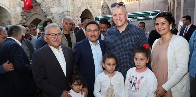 VALİLİK VE BÜYÜKŞEHİR’DEN 790 YILLIK TARİHİ KERVANSARAYDA MUHTEŞEM KONSER