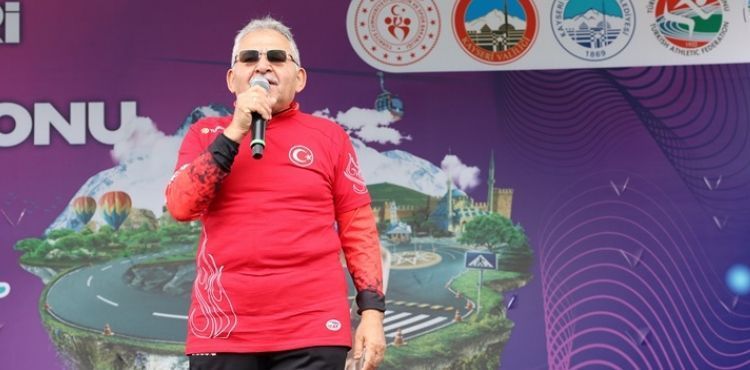 BÜYÜKŞEHİR İLE ULUSLARARASI KAYSERİ YARI MARATONU COŞKUSU