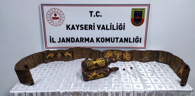 Operasyonla tarihi Tevrat kitabı ele geçirildi