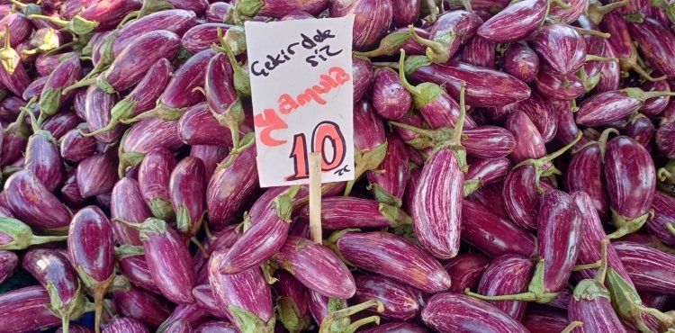 Semt pazarında bu haftanın sebze ve meyve fiyatları