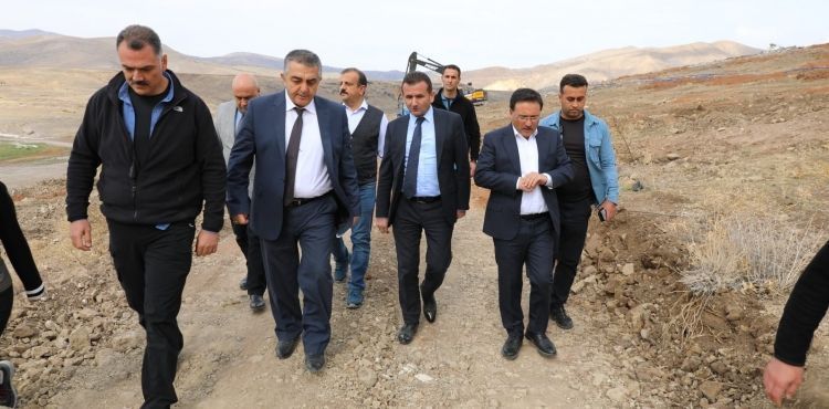 Vali Çiçek, Kuşçu Marina’da devam eden ağaçlandırma ve fidan dikimi proje çalışmalarını inceledi