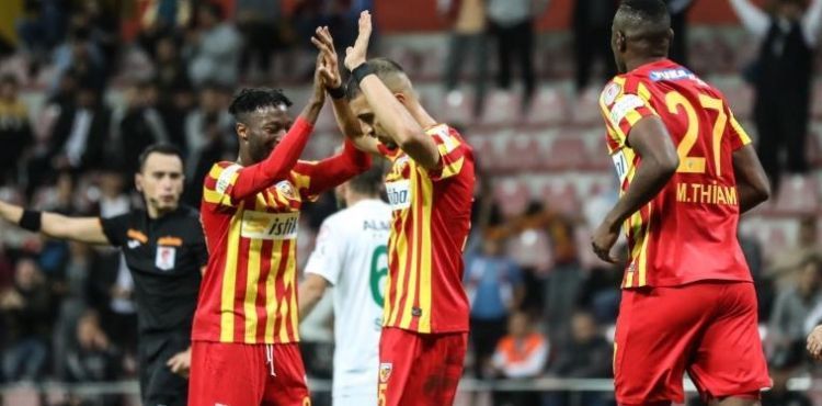 Majid Hosseini golle tanıştı