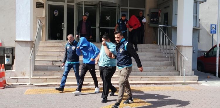 Başkasının telefonundan kredi kullanan şüpheliler, kefaletle serbest kaldı