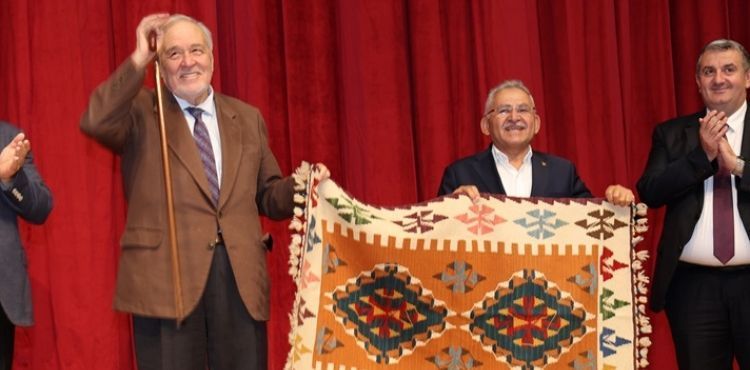 BAŞKAN BÜYÜKKILIÇ, YAZAR İLBER ORTAYLI’NIN SÖYLEŞİSİNE KATILDI
