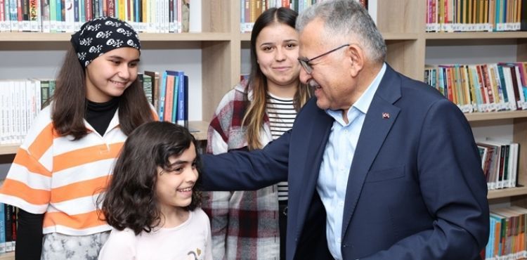 BAŞKAN BÜYÜKKILIÇ, ERKİLET KÜTÜPHANESİ’NDE GENÇLERLE BULUŞTU