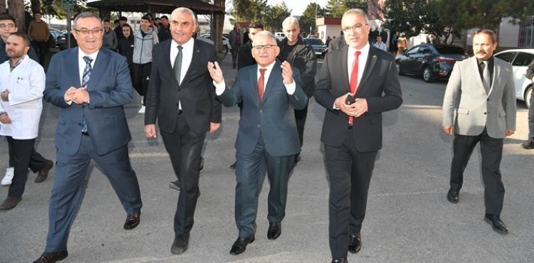 Başkan Büyükkılıç, Kariyer Günleri’nde Öğrencilerle Buluştu