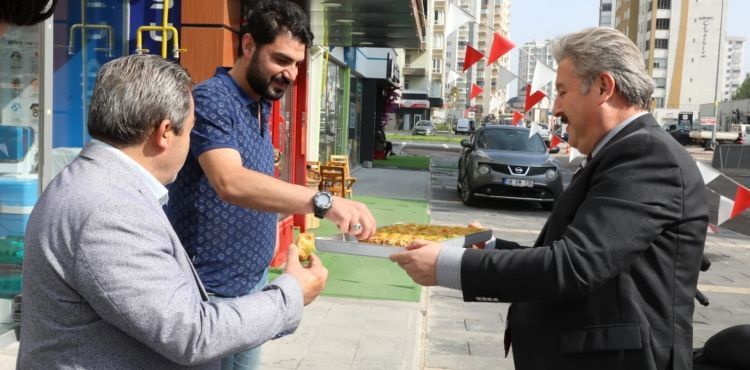 YILDIRIM BEYAZIT MAHALLESİ'NDE ÜÇ CADDENİN ASFALTI BİTMEK ÜZERE