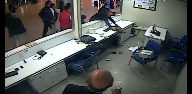 Otobüs terminalinde indirim kavgası