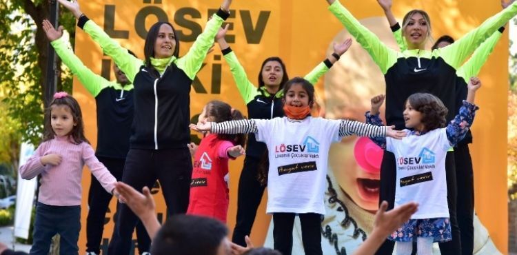 Büyükşehir, Lösemili Çocuklara Moral Ve Sevgi Dağıttı