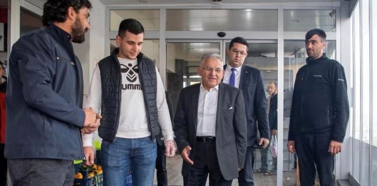 Büyükkılıç’tan Mimarsinan’da Çay Eşliğinde “Sıcak” Ve “Samimi” Sohbet
