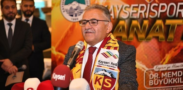 KAYSERİ, BÜYÜKŞEHİR’İN ‘KAYSERİSPOR AŞKI-SANAT AŞKI SERGİSİ’NDE BÜTÜNLEŞTİ