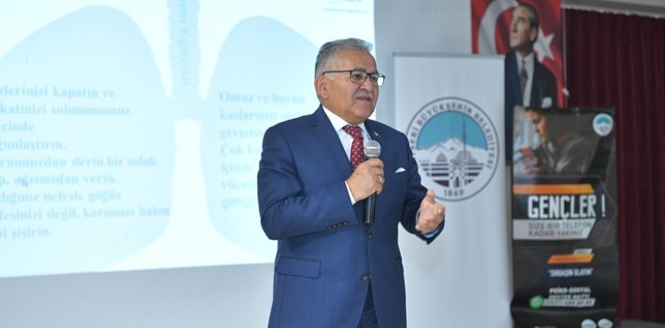 BÜYÜKKILIÇ, YEŞİLHİSAR’DA MUHTARLARA YÖNELİK DÜZENLENEN EĞİTİM SEMİNERİ’NE KATILDI