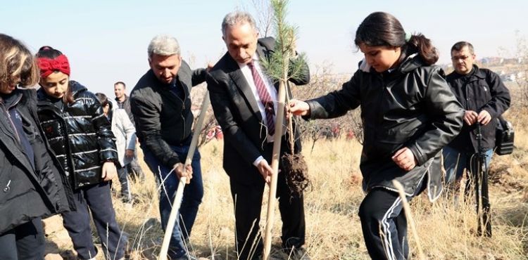 TALAS'TA ŞENLİK GİBİ AĞAÇLANDIRMA GÜNÜ