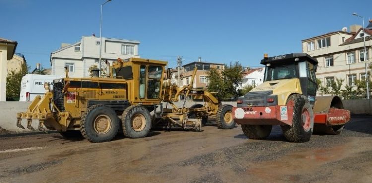 İBRAHİM KENDİROĞLU ORTAOKULU’NUN ÇEVRE DÜZENİ ÇALIŞMASI YAPILIYOR