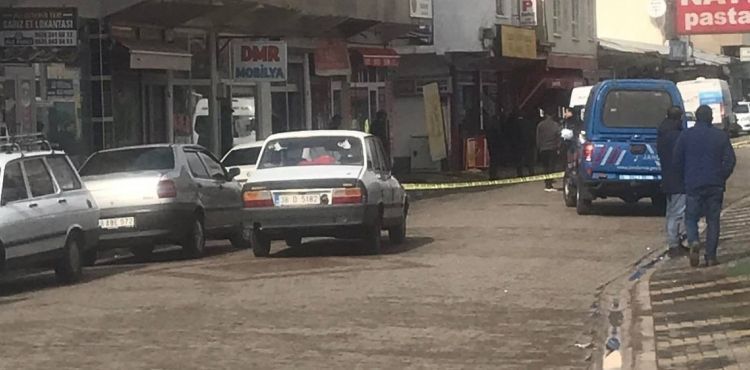 Silahlı kavgada 1’i ağır 2 yaralı