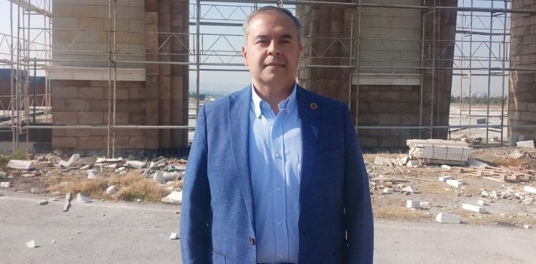 CHP’li Özgür Özer: “Kek yiyip, takla atacak mıyız?”