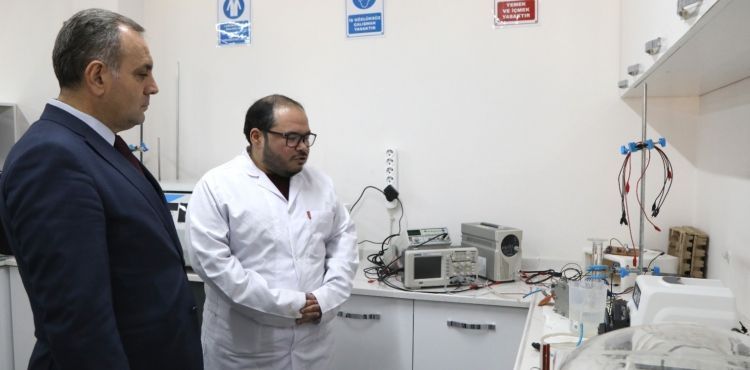 Rektör Altun, Araştırma Merkezleri ve Laboratuvarlarını Ziyaret Etti