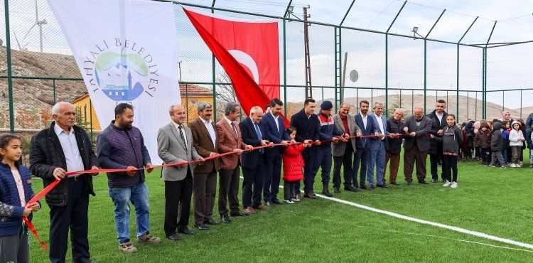 YAHYALI’DA TAŞHAN MAHALLESİ HALI SAHASI AÇILDI