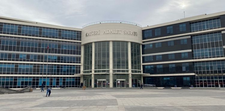 Hırsızlık ve yağma suçuyla yargılanan şahıs hakim karşısına çıktı