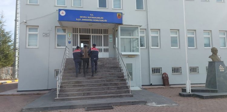 Terör örgütüne üye olan ve ülkeye kaçak olarak giren 1 kişi yakalandı