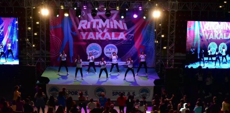 BÜYÜKŞEHİR SPOR A.Ş. İLE YÜZLERCE KADIN RİTMİ YAKALADI
