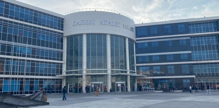 Nişanlısının eski sevgilisini yağmadan yargılanan sanık 4 yıl 7 ay hapis cezasına çarptırıldı