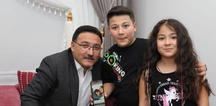 Mektupla gelen çay davetine sürpriz karşılık